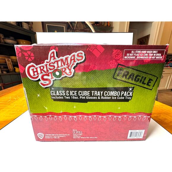 NIB 2005 A Christmas Story 2 Glass & Ice Cube Tray Combo Pack Green and Red - Picture 3 of 6